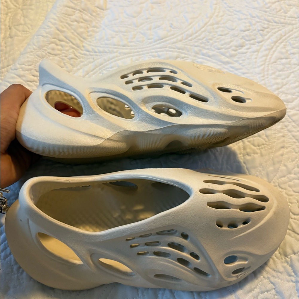 Yeezy Foam Runners in Cream